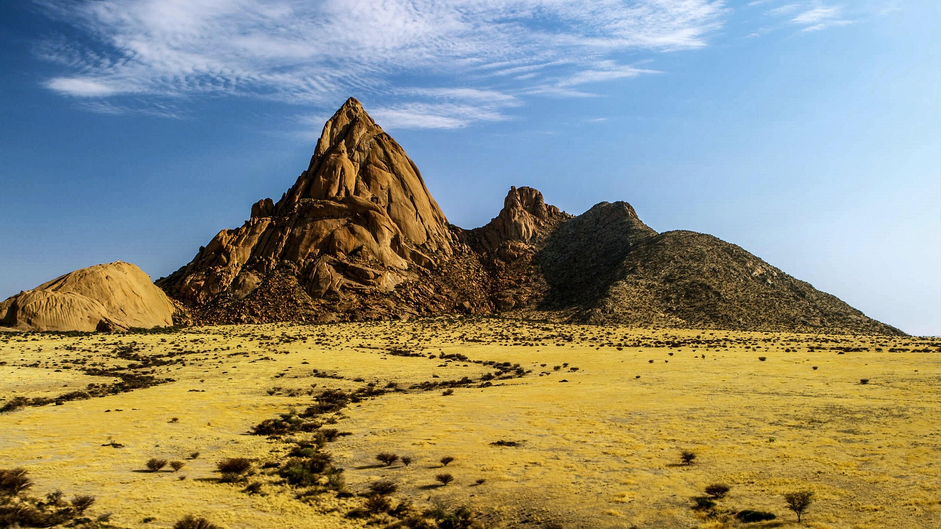 Iconic granite & the road west: Erongo → Spitzkoppe → Uis / Brandberg