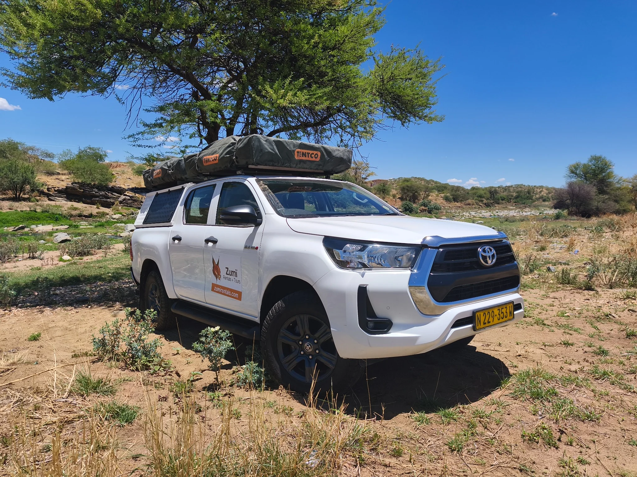 Toyota Hilux Camping off-road in Namibia